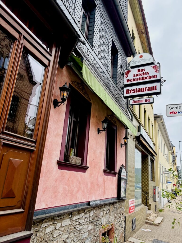 Loreley-Weinstuebchen-St.-Goarshausen-2026-4-768x1024 Loreley Weinstübchen – dort, wo die Wirtin noch selbst kocht