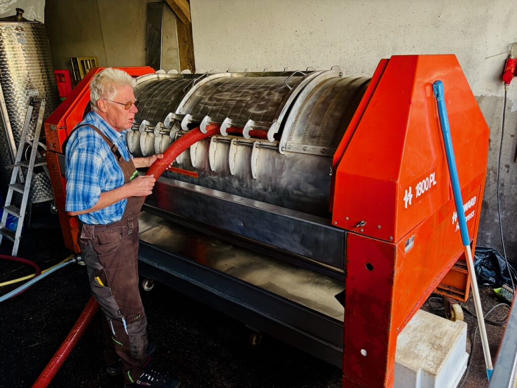 Weinlese-Weingut-Loos-Doerscheid-2026-124-1024x768 Weingut Loos in Dörscheid - wo sich Schiefer, Sonne und Handwerk in feinen Weinen ausdrücken